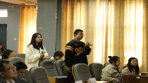 58c57e1165b946d1846769878c4fec45.jpg 学生提问.jpg